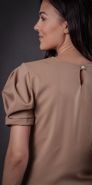 Filipina Camel Cosmopolitan