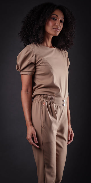 Filipina Camel Cosmopolitan
