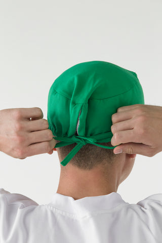 gorro quirurgico color verde para hombre vista trasera